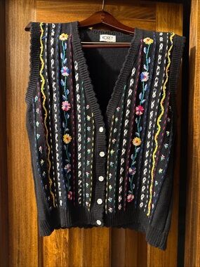 Koret Black Floral Embroidered Knit Sweater Vest Vintage